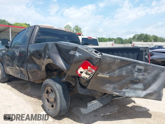 2006 Ford F-150 XL z VIN 1FTRF12W06KB40592, wystawiony jako IAAI lot #42255736 z przebiegiem 206 828 mil mil oraz . Historia ofert i sprzedaży dostępna na DreamBid. Obrazek 6.
