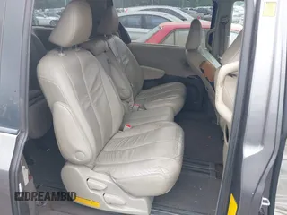 2011 Toyota Sienna XLE AAS z VIN 5TDYK3DC9BS114078, wystawiony jako IAAI lot #42434853 z przebiegiem 301 384 mil mil oraz . Historia ofert i sprzedaży dostępna na DreamBid. Obrazek 8.