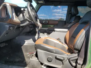 2023 Ford Bronco z VIN 1FMDE5CP1PLB73958, wystawiony jako Copart lot #58026345 z przebiegiem Nie podano mil oraz Szkoda całkowita • Salvage title. Historia ofert i sprzedaży dostępna na DreamBid. Obrazek 7.