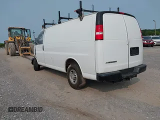 2020 Chevrolet City Express Cargo z VIN 1GCZGGFG4L1249514, wystawiony jako IAAI lot #42252241 z przebiegiem 50 mil mil oraz . Historia ofert i sprzedaży dostępna na DreamBid. Obrazek 3.