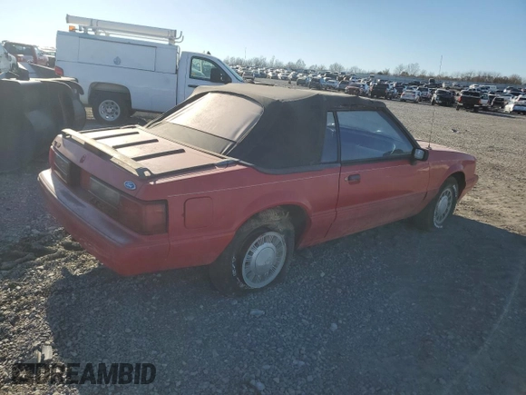 1992 Ford Mustang with VIN 1FACP44M2NF114167, listed as a Copart auction lot 83254224 with 35,482 mi miles and Clean title. Bid and sale history available at DreamBid. Image 3.