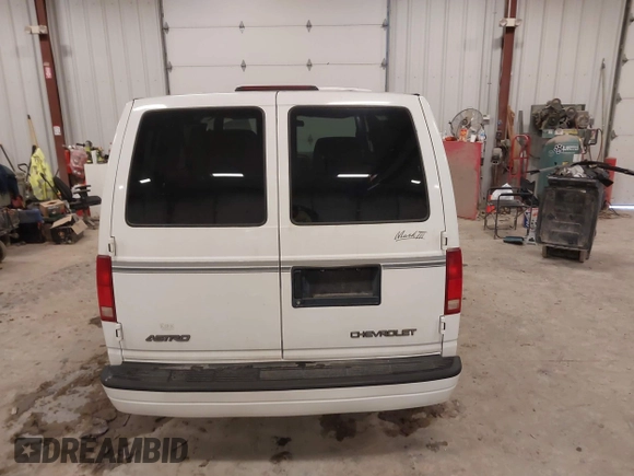 1998 Chevrolet Astro Cargo Van YF7 Upfitter with VIN 1GBDM19W1WB121821, listed as a IAAI auction lot 41463704 with 141,724 mi miles. Bid and sale history available at carsss.com. Image 16.
