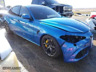 2017 Alfa Romeo Giulia Quadrifoglio with VIN ZARFAEAV5H7561432, listed as a Copart auction lot 35920423 with 46,696 mi miles. Bid and sale history available at carsss.com. Image 4.