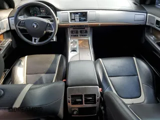 2015 Jaguar XF Portfolio z VIN SAJWJ0FFXF8U53055, wystawiony jako Copart lot #59960205 z przebiegiem 53 476 mil mil oraz Czysty tytuł • Clean title. Historia ofert i sprzedaży dostępna na DreamBid. Obrazek 8.