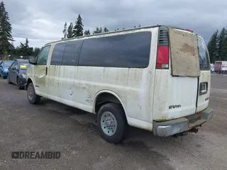 1997 GMC Savana z VIN 1GTGG29R2V1095122, wystawiony jako IAAI lot #42228877 z przebiegiem 120 646 mil mil oraz . Historia ofert i sprzedaży dostępna na DreamBid. Obrazek 3.