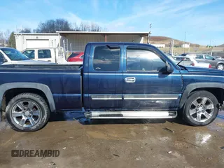 2005 Chevrolet Silverado 1500 Z71 with VIN 1GCEK19Z55Z159638, listed as a IAAI auction lot 41601440 with 158,860 mi miles. Bid and sale history available at carsss.com. Image 14.