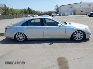 2007 Mercedes-Benz S 550 z VIN WDDNG71X77A018785, wystawiony jako IAAI lot #42114156 z przebiegiem 177 269 mil mil oraz . Historia ofert i sprzedaży dostępna na DreamBid. Obrazek 13.