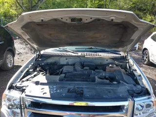 2011 Ford Expedition Limited with VIN 1FMJU1K56BEF07381, listed as a IAAI auction lot 42012025 with 262,730 mi miles. Bid and sale history available at carsss.com. Image 10.