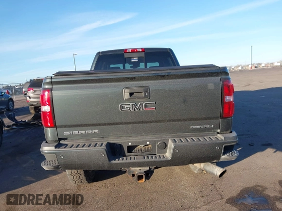 2017 GMC Sierra 2500HD Denali z VIN 1GT12UEG3HF132898, wystawiony jako IAAI lot #41442407 z przebiegiem 83 432 mil mil oraz . Historia ofert i sprzedaży dostępna na DreamBid. Obrazek 17.