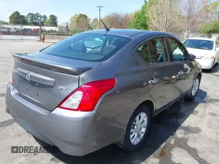 2016 Nissan Versa S z VIN 3N1CN7AP5GL916028, wystawiony jako IAAI lot #41923508 z przebiegiem 113 224 mil mil oraz . Historia ofert i sprzedaży dostępna na DreamBid. Obrazek 4.