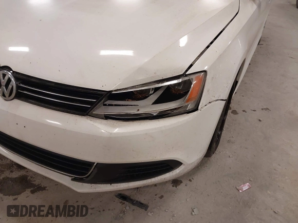 2013 Volkswagen Jetta Sedan SE with VIN 3VWDP7AJ1DM416331, listed as a IAAI auction lot 42037776 with 195,983 mi miles. Bid and sale history available at carsss.com. Image 12.