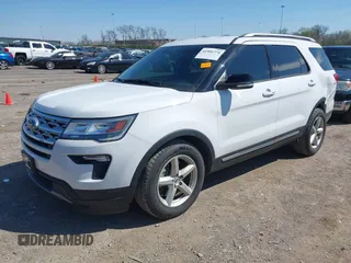 2018 Ford Explorer XLT z VIN 1FM5K7D85JGC71116, wystawiony jako IAAI lot #41901774 z przebiegiem 68 957 mil mil oraz . Historia ofert i sprzedaży dostępna na DreamBid. Obrazek 2.