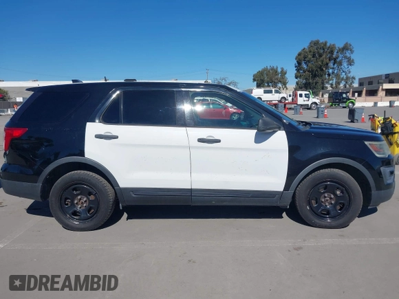 2016 Ford Police Interceptor Utility z VIN 1FM5K8AT7GGC36763, wystawiony jako IAAI lot #41862563 z przebiegiem 87 276 mil mil oraz . Historia ofert i sprzedaży dostępna na DreamBid. Obrazek 13.