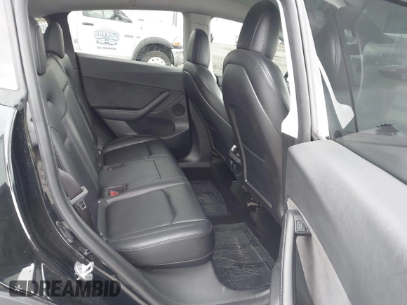 2022 Tesla Model Y Long Range z VIN 7SAYGDEE0NF508958, wystawiony jako IAAI lot #42191819 z przebiegiem 60 880 mil mil oraz . Historia ofert i sprzedaży dostępna na DreamBid. Obrazek 8.