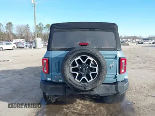 2022 Ford Bronco z VIN 1FMDE5DH0NLB77892, wystawiony jako IAAI lot #41466172 z przebiegiem 38 709 mil mil oraz . Historia ofert i sprzedaży dostępna na DreamBid. Obrazek 16.