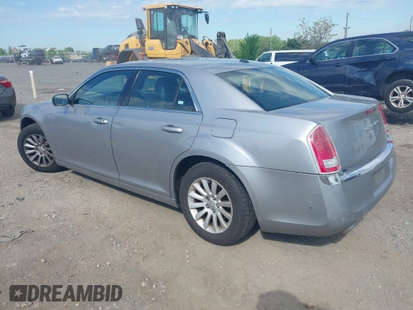 2014 Chrysler 300 z VIN 2C3CCAAG3EH380058, wystawiony jako IAAI lot #42220051 z przebiegiem 116 263 mil mil oraz . Historia ofert i sprzedaży dostępna na DreamBid. Obrazek 3.