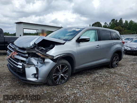 2019 Toyota Highlander LE z VIN 5TDZARFH3KS055936, wystawiony jako Copart lot #57487755 z przebiegiem 123 369 mil mil oraz Czysty tytuł • Clean title. Historia ofert i sprzedaży dostępna na DreamBid. Obrazek 1.