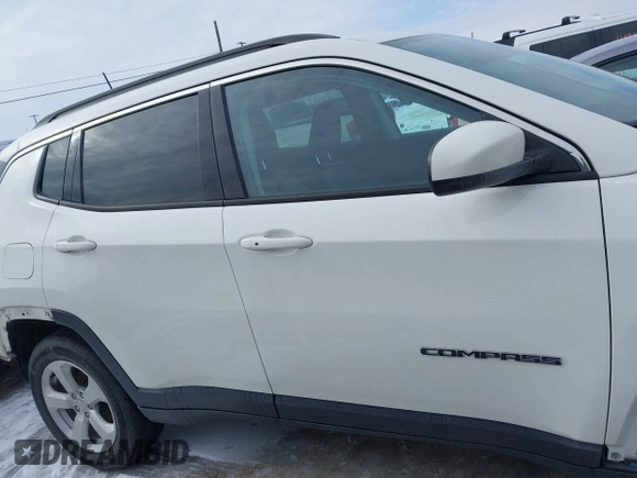 2019 Jeep Compass Latitude with VIN 3C4NJDBB0KT813014, listed as a IAAI auction lot 41560221 with 63,307 mi miles. Bid and sale history available at carsss.com. Image 13.