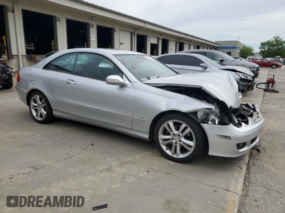 2006 Mercedes-Benz CLK 350 z VIN WDBTJ56JX6F167526, wystawiony jako Copart lot #57222425 z przebiegiem 100 397 mil mil oraz Szkoda całkowita • Salvage title. Historia ofert i sprzedaży dostępna na DreamBid. Obrazek 4.