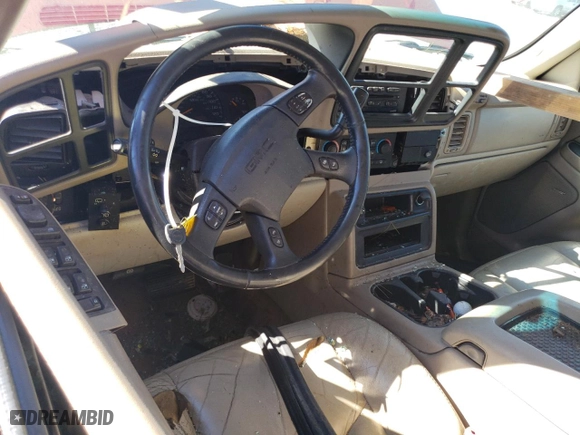 2004 GMC Yukon SLT with VIN 1GKEC13T44R216836, listed as a Copart auction lot 74116244 with 0 mi miles and Salvage Title. Bid and sale history available at carsss.com. Image 8.