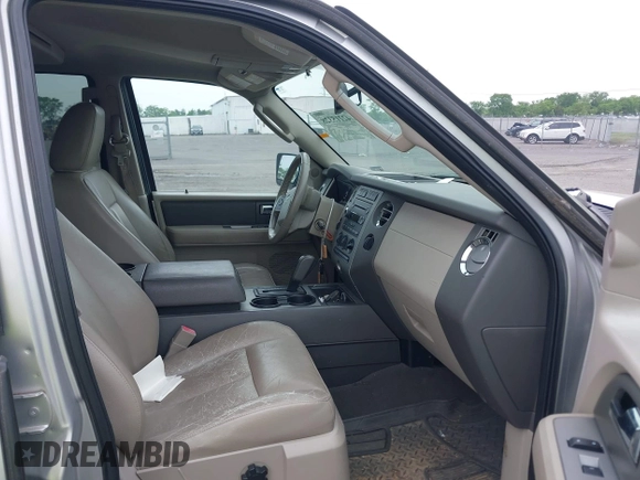 2010 Ford Expedition Max SSV z VIN 1FMJK1G54AEA87911, wystawiony jako IAAI lot #42215328 z przebiegiem 201 522 mil mil oraz . Historia ofert i sprzedaży dostępna na DreamBid. Obrazek 5.