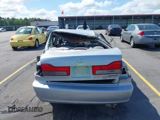 2001 Honda Accord EX z VIN 1HGCG16561A021742, wystawiony jako IAAI lot #42138513 z przebiegiem 217 113 mil mil oraz . Historia ofert i sprzedaży dostępna na DreamBid. Obrazek 14.