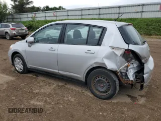 2011 Nissan Versa S z VIN 3N1BC1CP6BL402628, wystawiony jako Copart lot #60285555 z przebiegiem 109 562 mil mil oraz Czysty tytuł • Clean title. Historia ofert i sprzedaży dostępna na DreamBid. Obrazek 2.