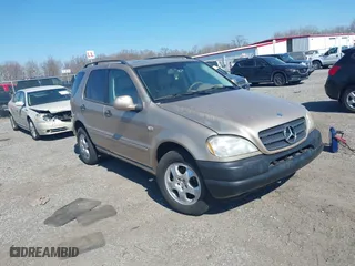 2001 Mercedes-Benz M-Class with VIN 4JGAB54E71A245256, listed as a IAAI auction lot 41697960 with 191,911 mi miles. Bid and sale history available at carsss.com. Image 1.