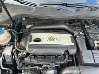 2010 Volkswagen Passat Sedan Komfort with VIN WVWJK7AN5AE140745, listed as a Copart auction lot 77474744 with 174,409 mi miles and Clean Title. Bid and sale history available at carsss.com. Image 7.
