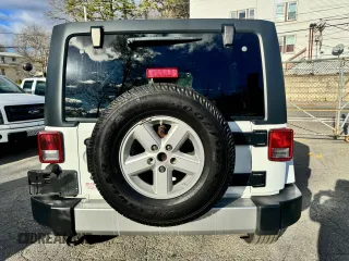 2018 Jeep Wrangler JK Unlimited Sahara with VIN 1C4HJWEG8JL893396, listed as a Copart auction lot 86017724 with 110,460 mi miles and Clean Title. Bid and sale history available at carsss.com. Image 9.