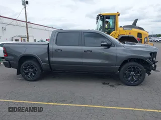 2022 Ram 1500 Limited z VIN 1C6SRFHM6NN134716, wystawiony jako IAAI lot #42250431 z przebiegiem 12 051 mil mil oraz . Historia ofert i sprzedaży dostępna na DreamBid. Obrazek 14.