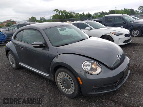 2014 Volkswagen Beetle 1.8T z VIN 3VWJ17AT4EM640278, wystawiony jako IAAI lot #42198194 z przebiegiem 136 096 mil mil oraz . Historia ofert i sprzedaży dostępna na DreamBid. Obrazek 1.