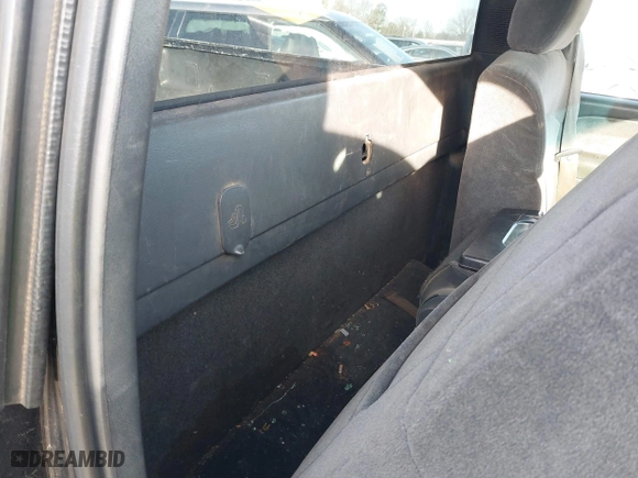 2001 Chevrolet Silverado 1500 LS with VIN 1GCEK14T11Z103743, listed as a IAAI auction lot 41300118 with 1 mi miles. Bid and sale history available at carsss.com. Image 8.