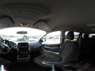 2017 Dodge Grand Caravan SE z VIN 2C4RDGBG3HR687183, wystawiony jako IAAI lot #41971615 z przebiegiem 158 201 mil mil oraz . Historia ofert i sprzedaży dostępna na DreamBid. Obrazek 18.