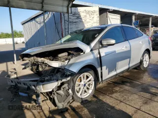 2016 Ford Focus SE z VIN 1FADP3F23GL348493, wystawiony jako Copart lot #50792195 z przebiegiem 135 535 mil mil oraz Szkoda całkowita • Salvage title. Historia ofert i sprzedaży dostępna na DreamBid. Obrazek 1.