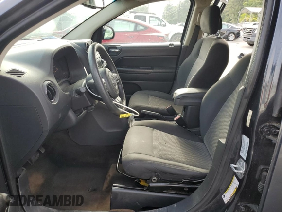 2016 Jeep Compass Sport z VIN 1C4NJCBA9GD553842, wystawiony jako Copart lot #58010695 z przebiegiem 141 751 mil mil oraz Czysty tytuł • Clean title. Historia ofert i sprzedaży dostępna na DreamBid. Obrazek 7.