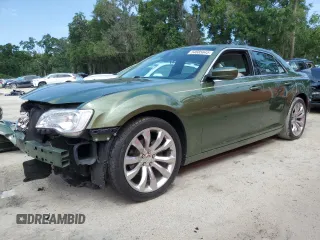 2018 Chrysler 300 Touring L z VIN 2C3CCAAG3JH190982, wystawiony jako Copart lot #54685645 z przebiegiem 125 839 mil mil oraz Szkody całkowita. Historia ofert i sprzedaży dostępna na DreamBid. Obrazek 1.