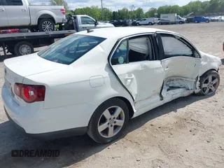 2008 Volkswagen Jetta SE with VIN 3VWRZ71KX8M192099, listed as a IAAI auction lot 42198564 with 125,699 mi miles and . Bid and sale history available at DreamBid. Image 4.
