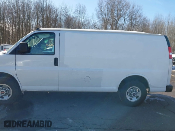 2022 GMC Savana Cargo Van with VIN 1GTW7AFP0N1140082, listed as a IAAI auction lot 41532664 with 51,991 mi miles. Bid and sale history available at carsss.com. Image 14.