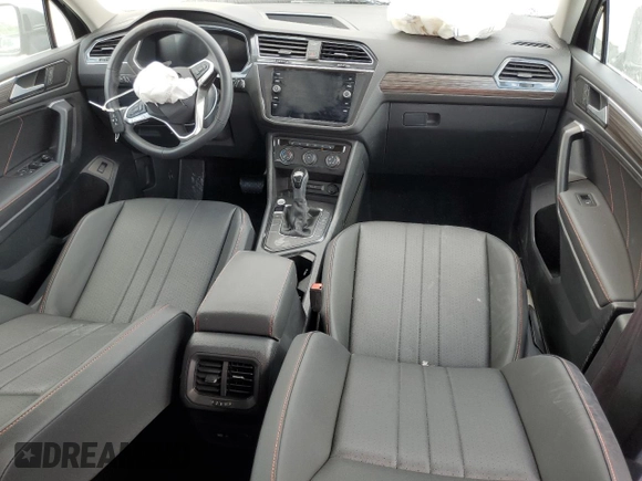 2024 Volkswagen Tiguan Wolfsburg Edition z VIN 3VV6B7AX1RM213365, wystawiony jako Copart lot #53645825 z przebiegiem 4 189 mil mil oraz Nie do naprawy • Non repairable. Historia ofert i sprzedaży dostępna na DreamBid. Obrazek 8.