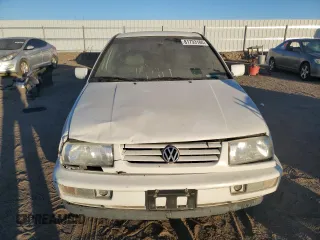 1998 Volkswagen Jetta z VIN 3VWTD81H1WM121112, wystawiony jako Copart lot #81733184 z przebiegiem 239 535 mil mil oraz Czysty tytuł • Clean title. Historia ofert i sprzedaży dostępna na DreamBid. Obrazek 5.