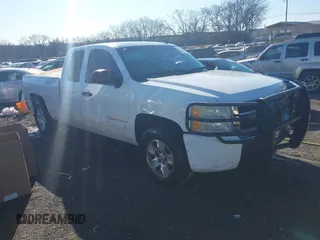 2007 Chevrolet Silverado 1500 LT w/1LT with VIN 2GCEC19JX71639564, listed as a IAAI auction lot 41437574 with 362,629 mi miles. Bid and sale history available at carsss.com. Image 1.