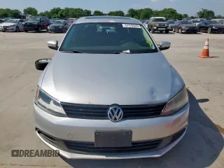 2012 Volkswagen Jetta SE z VIN 3VWDP7AJ0CM420885, wystawiony jako Copart lot #57722645 z przebiegiem 162 136 mil mil oraz Czysty tytuł • Clean title. Historia ofert i sprzedaży dostępna na DreamBid. Obrazek 5.