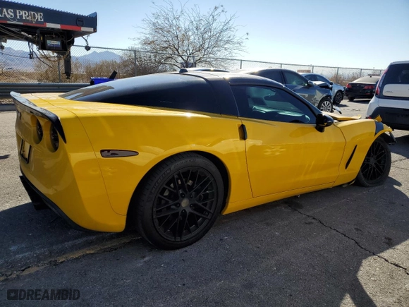 2005 Chevrolet Corvette with VIN 1G1YY24U455114087, listed as a Copart auction lot 89182395 with 93,396 mi miles and Salvage Title. Bid and sale history available at carsss.com. Image 3.