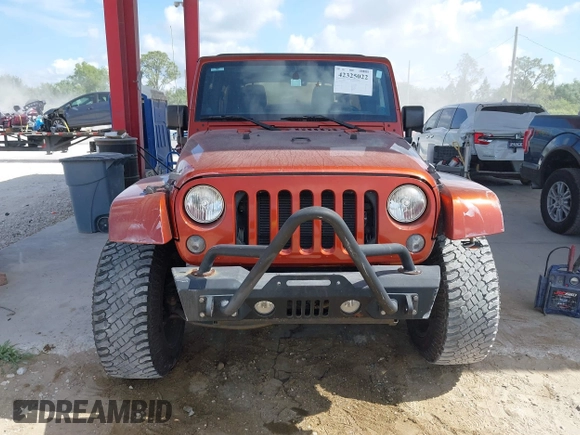 2014 Jeep Wrangler Unlimited Sahara z VIN 1C4BJWEG1EL209431, wystawiony jako IAAI lot #42325022 z przebiegiem 64 529 mil mil oraz . Historia ofert i sprzedaży dostępna na DreamBid. Obrazek 12.