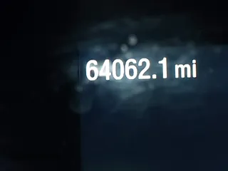 2022 Ford Transit Cargo z VIN 1FTBR2CG0NKA17606, wystawiony jako IAAI lot #41061434 z przebiegiem 64 062 mil mil oraz . Historia ofert i sprzedaży dostępna na DreamBid. Obrazek 15.
