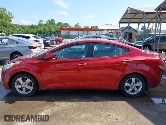 2013 Hyundai Elantra GLS z VIN 5NPDH4AE4DH405444, wystawiony jako IAAI lot #42201093 z przebiegiem 125 900 mil mil oraz . Historia ofert i sprzedaży dostępna na DreamBid. Obrazek 14.