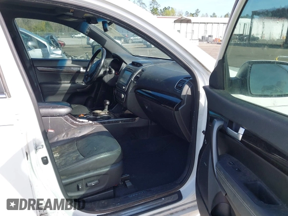 2014 Kia Sorento SX with VIN 5XYKW4A78EG471101, listed as a IAAI auction lot 41718791 with 160,968 mi miles. Bid and sale history available at carsss.com. Image 5.