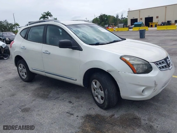 2015 Nissan Rogue Select S with VIN JN8AS5MT1FW153805, listed as a IAAI auction lot 42011622 with 186,181 mi miles. Bid and sale history available at carsss.com. Image 1.
