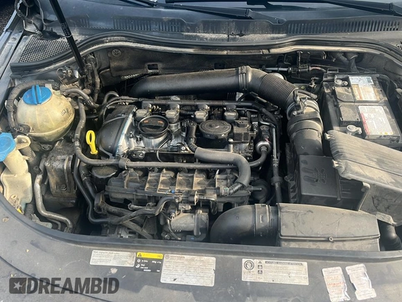 2013 Volkswagen CC R-Line with VIN WVWBP7AN1DE571321, listed as a Copart auction lot 70648784 with 122,061 mi miles and Clean Title. Bid and sale history available at carsss.com. Image 4.